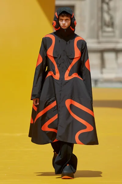 Look 32